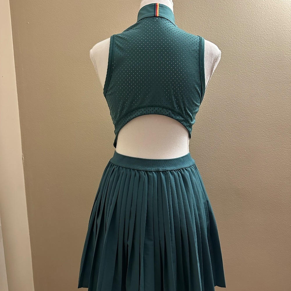Wilson Winning Tennis Dress & Matching liner shorts - Field Green Size 8/10 - Picture 3 of 7
